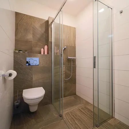 Elvíra V Soukromém Apartamento *