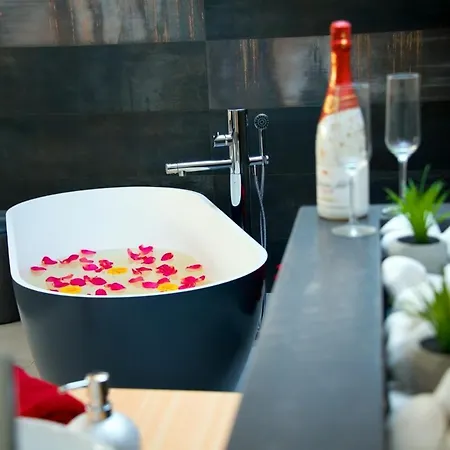 Elvira V Soukromem Apartment