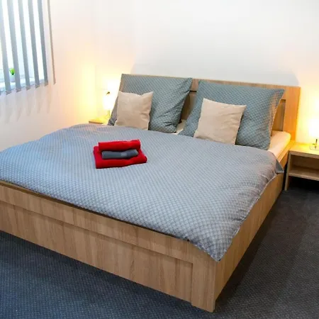 Elvira V Soukromem Apartment