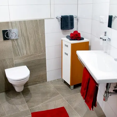Elvíra V Soukromém Apartamento *