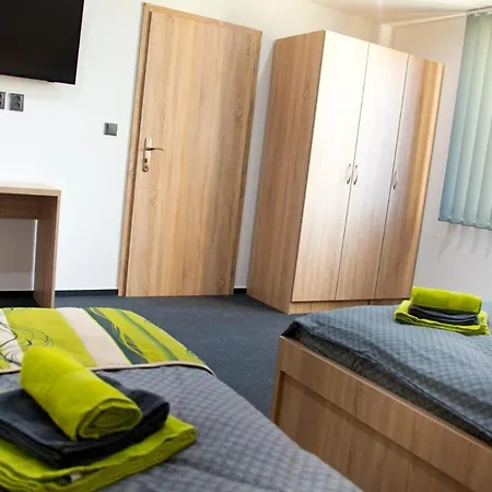 Elvira V Soukromem Apartment