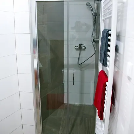 Elvira V Soukromem Apartment