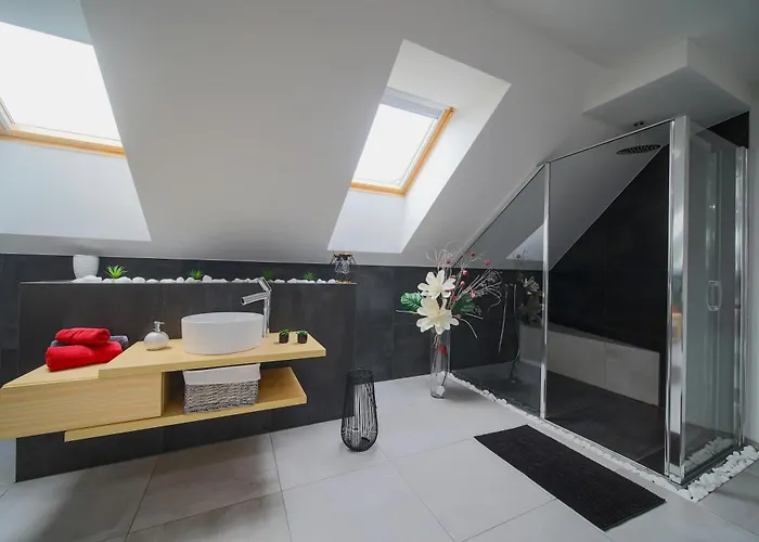 Elvira V Soukromem Apartment