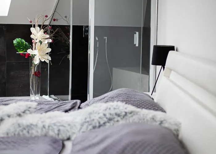 Elvira V Soukromem Apartment